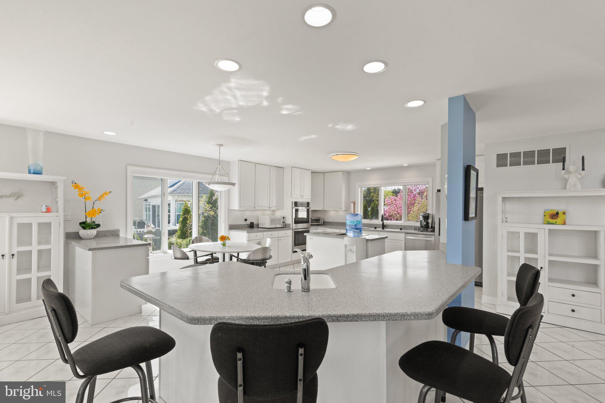 WILLOUGHBY BEACH - Residential