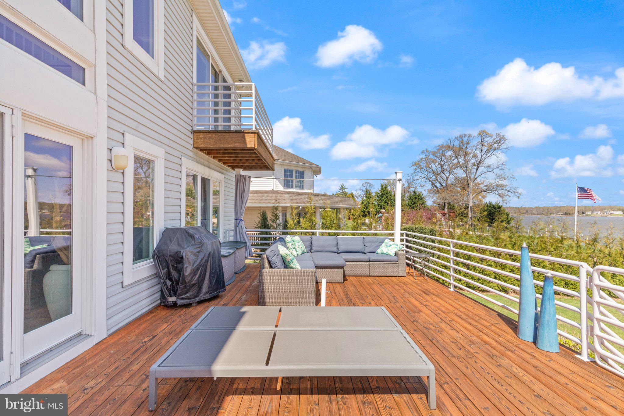 WILLOUGHBY BEACH - Residential