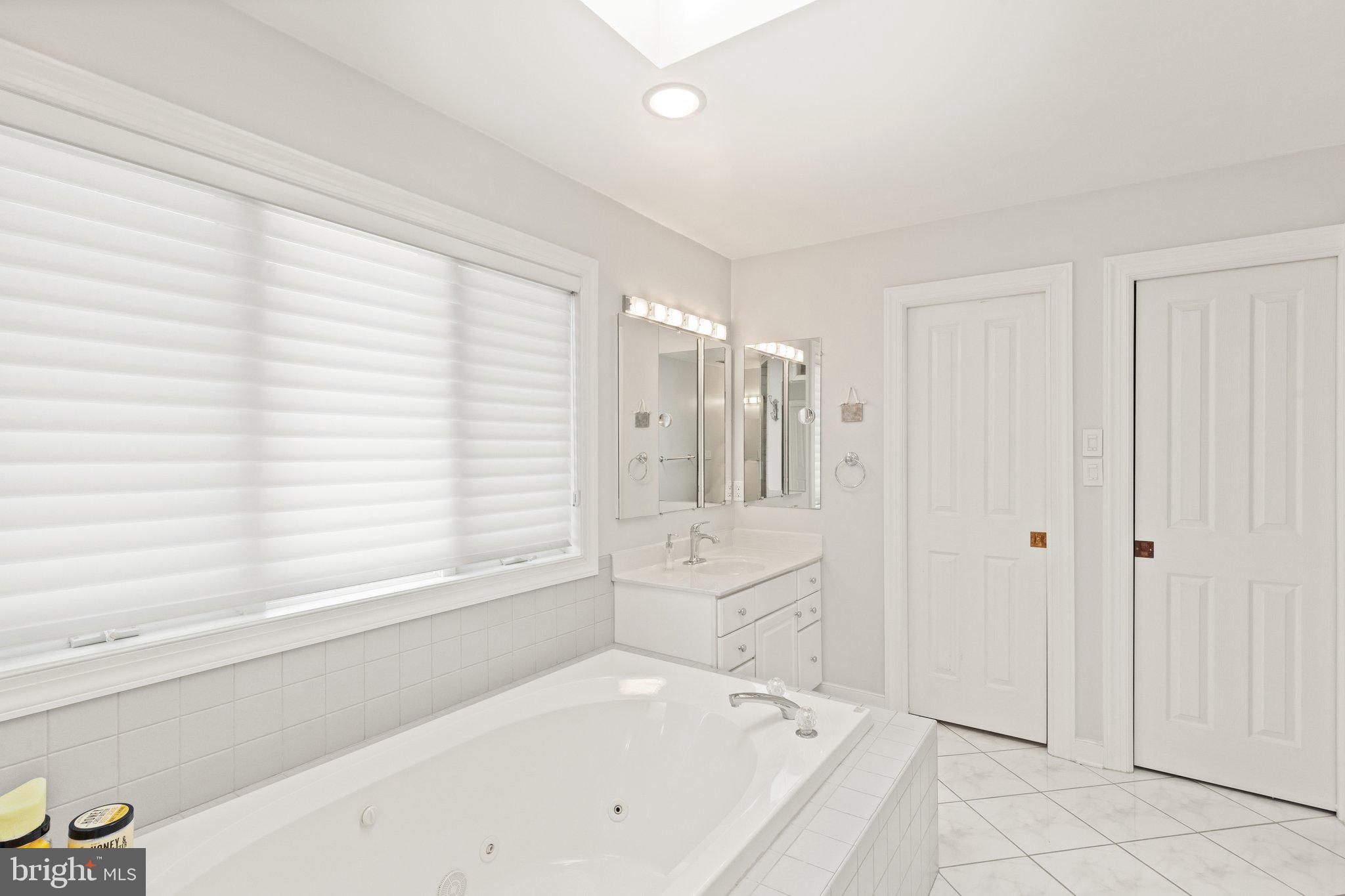 WILLOUGHBY BEACH - Residential