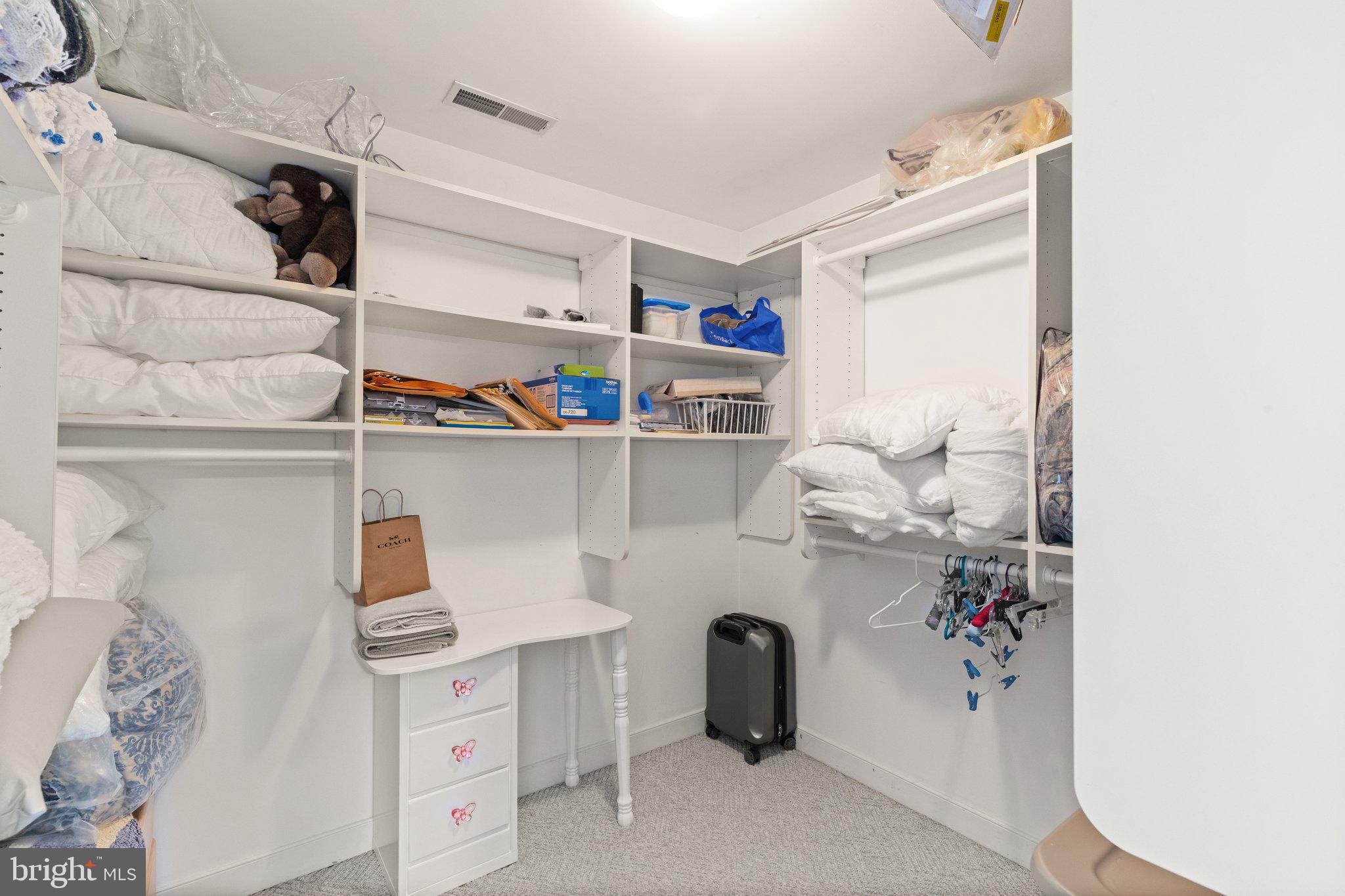 WILLOUGHBY BEACH - Residential