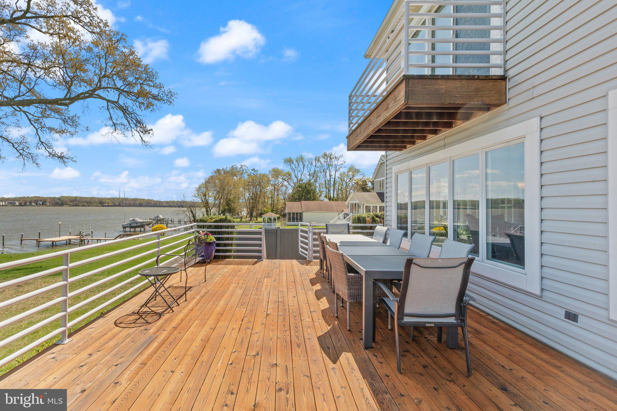 WILLOUGHBY BEACH - Residential