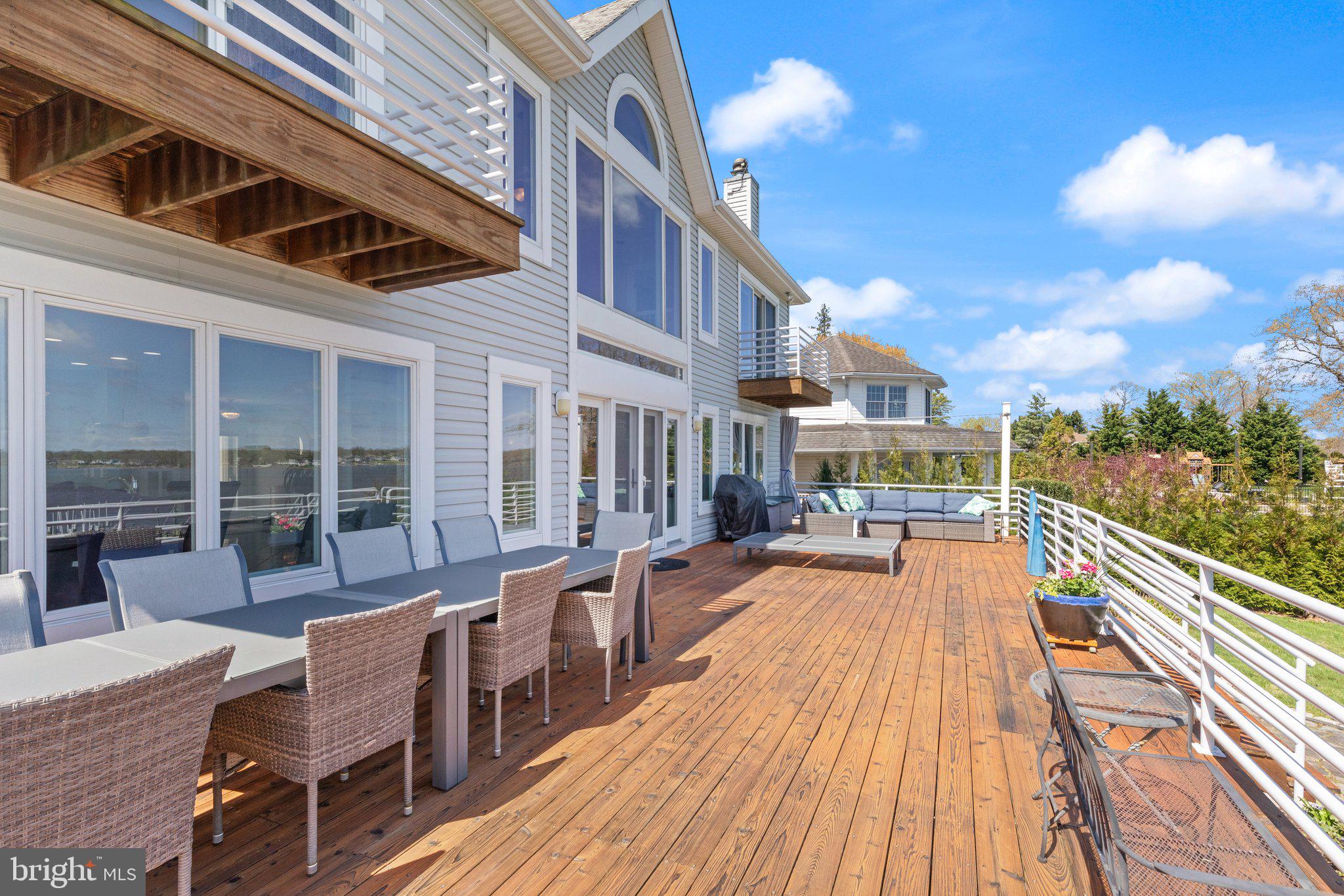 WILLOUGHBY BEACH - Residential