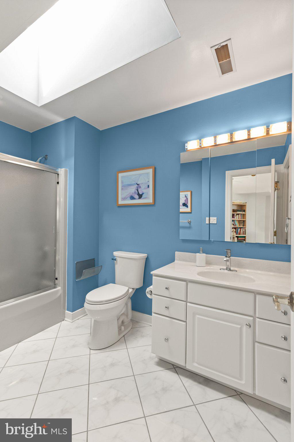 WILLOUGHBY BEACH - Residential