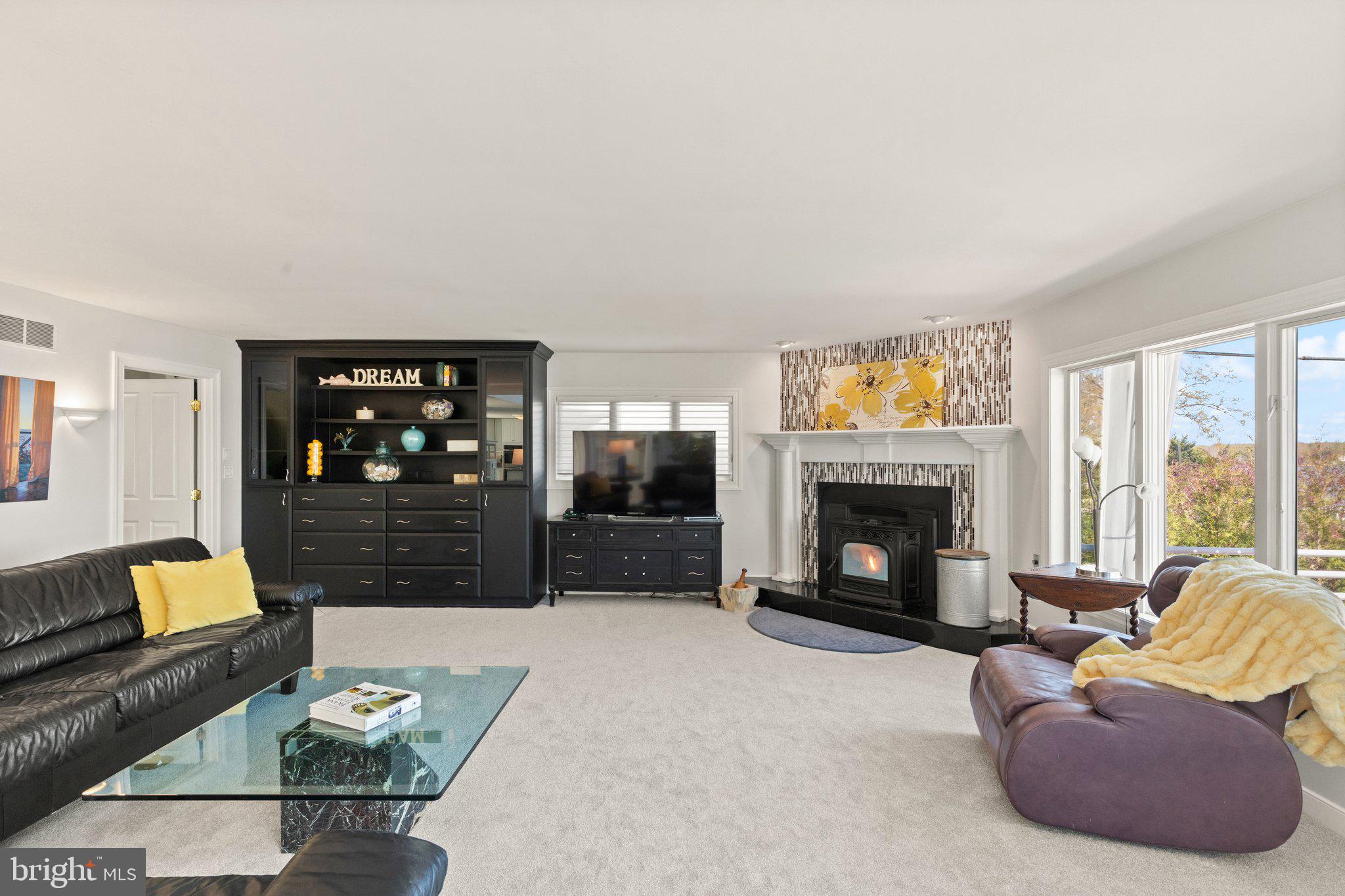 WILLOUGHBY BEACH - Residential