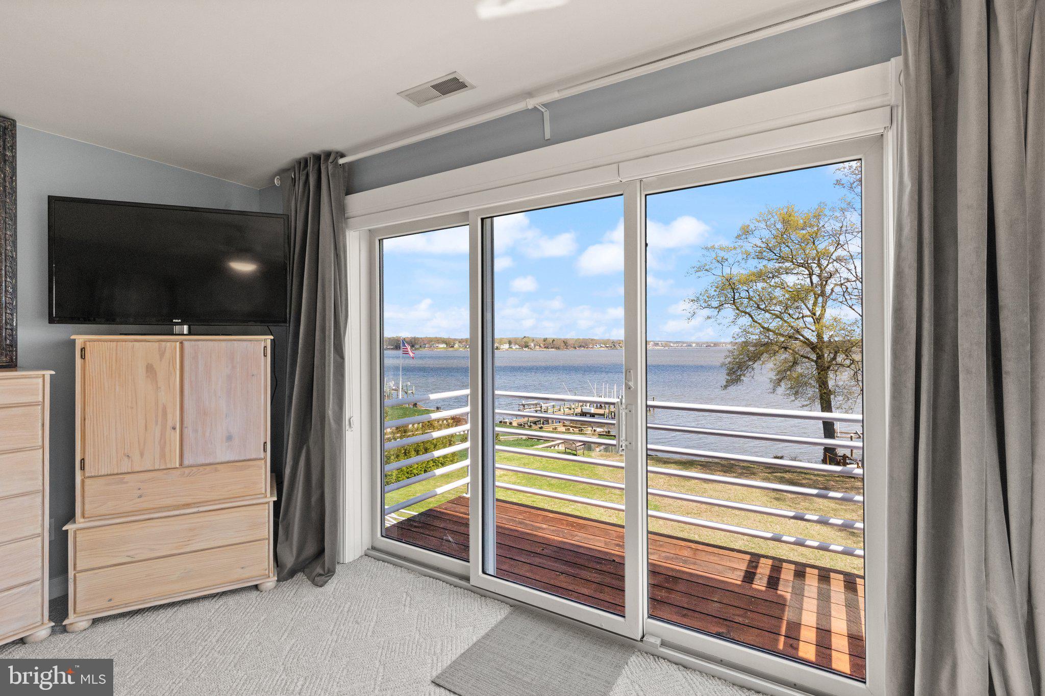 WILLOUGHBY BEACH - Residential