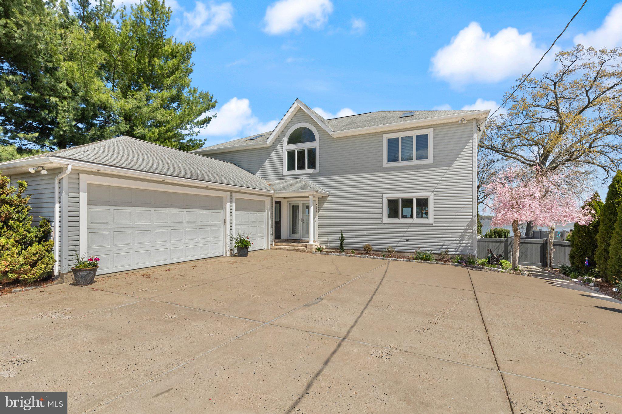 WILLOUGHBY BEACH - Residential