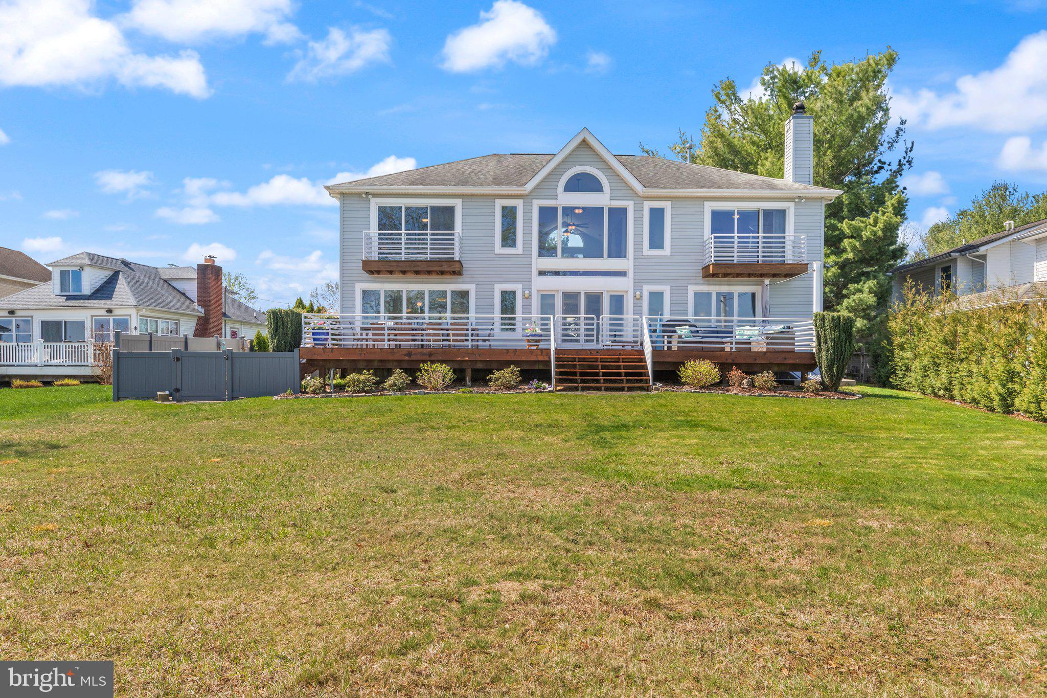 WILLOUGHBY BEACH - Residential