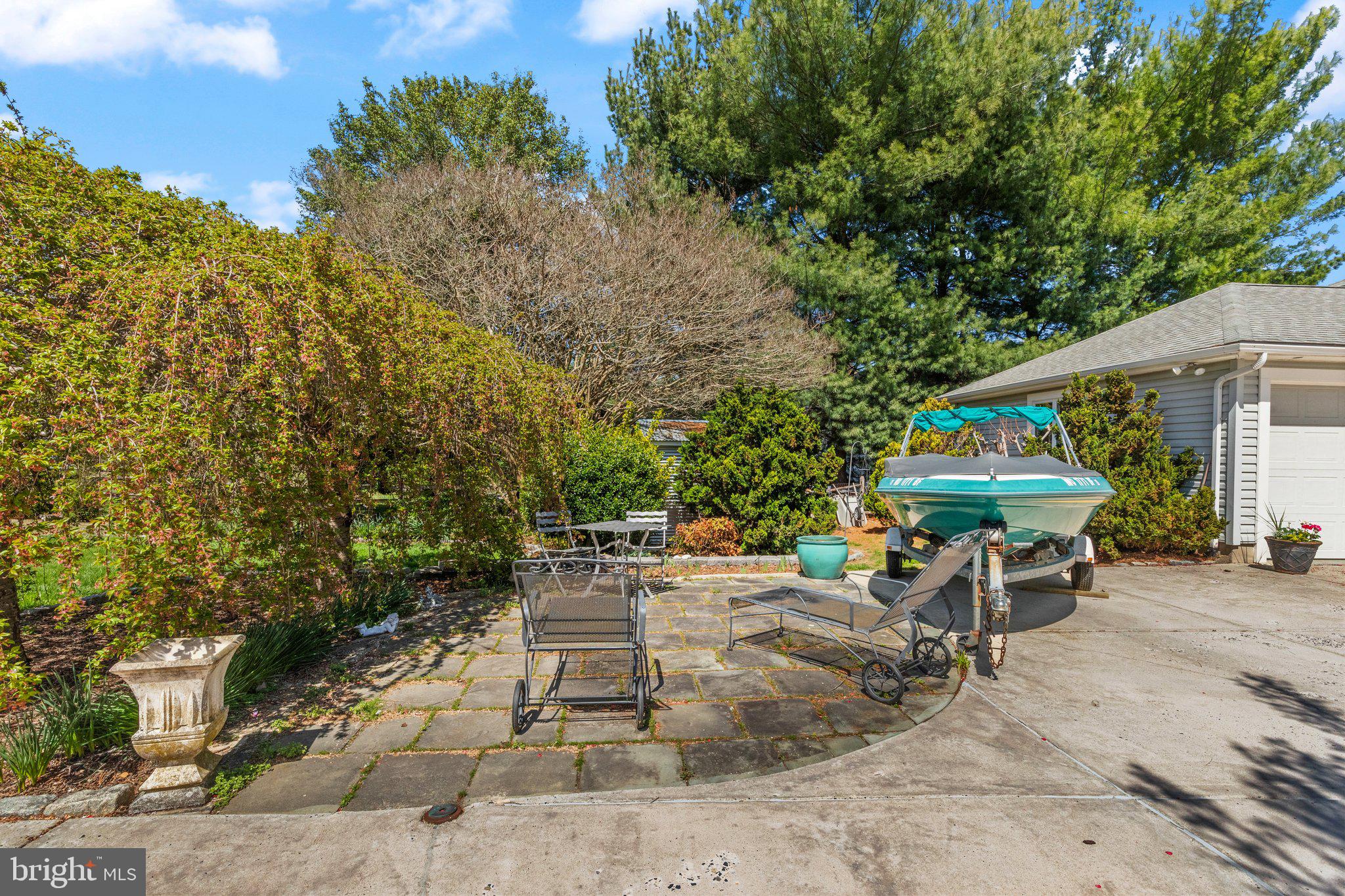 WILLOUGHBY BEACH - Residential