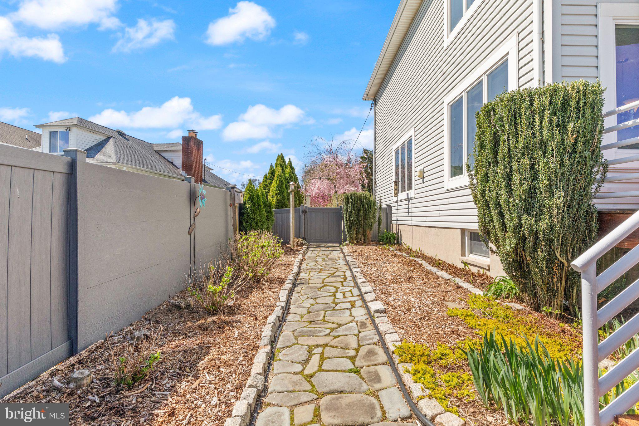 WILLOUGHBY BEACH - Residential