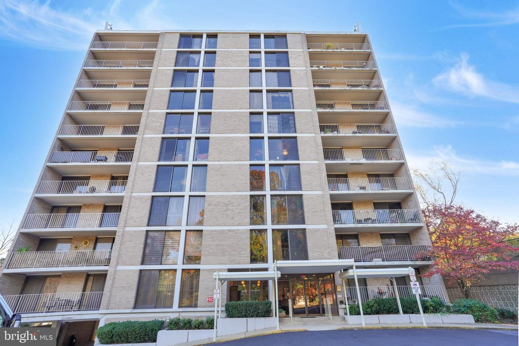 Photo of 2100 Washington Avenue #2B, SILVER SPRING, MD 20910 (MLS # MDMC2206726)