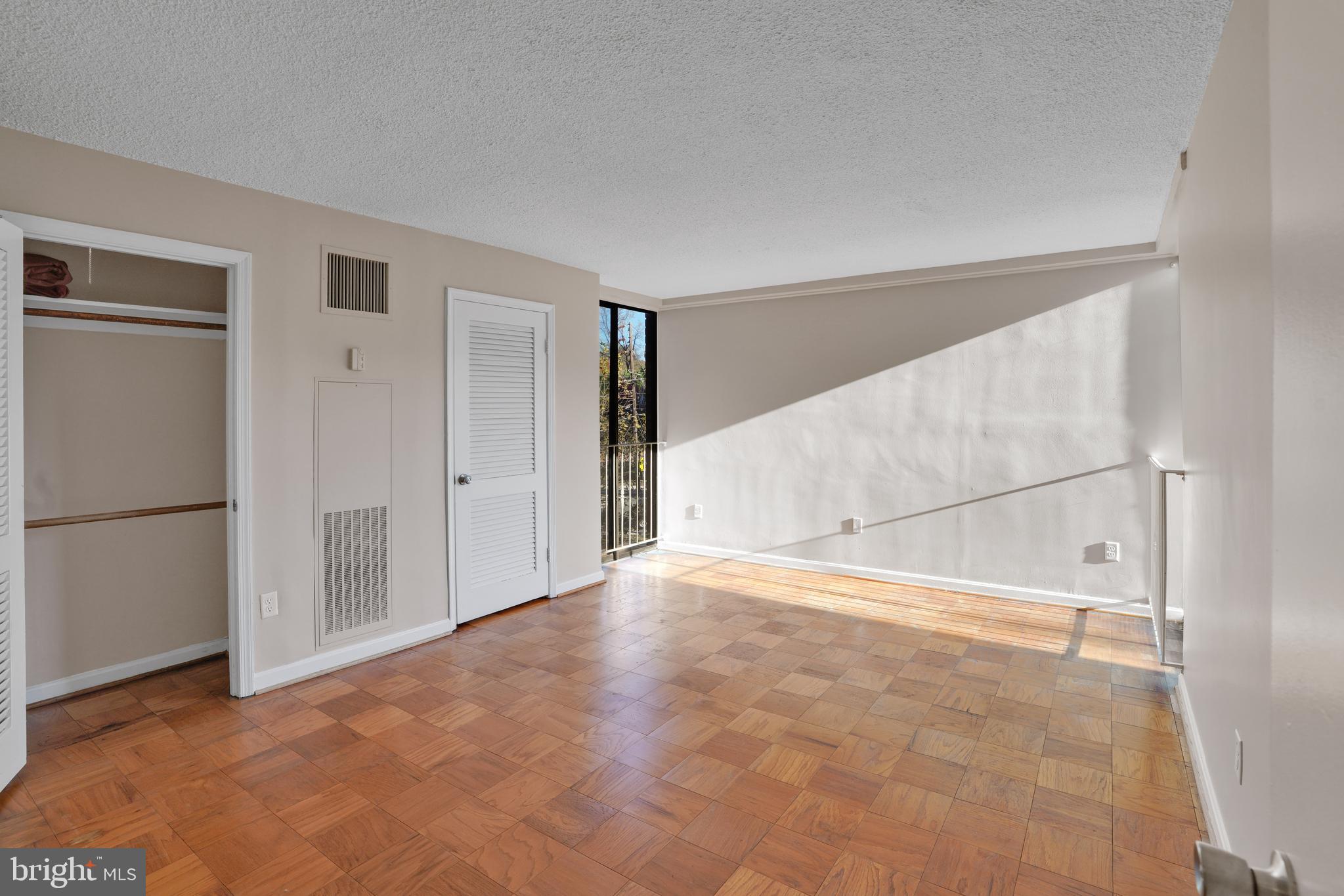 SILVER SPRING - Residential Lease