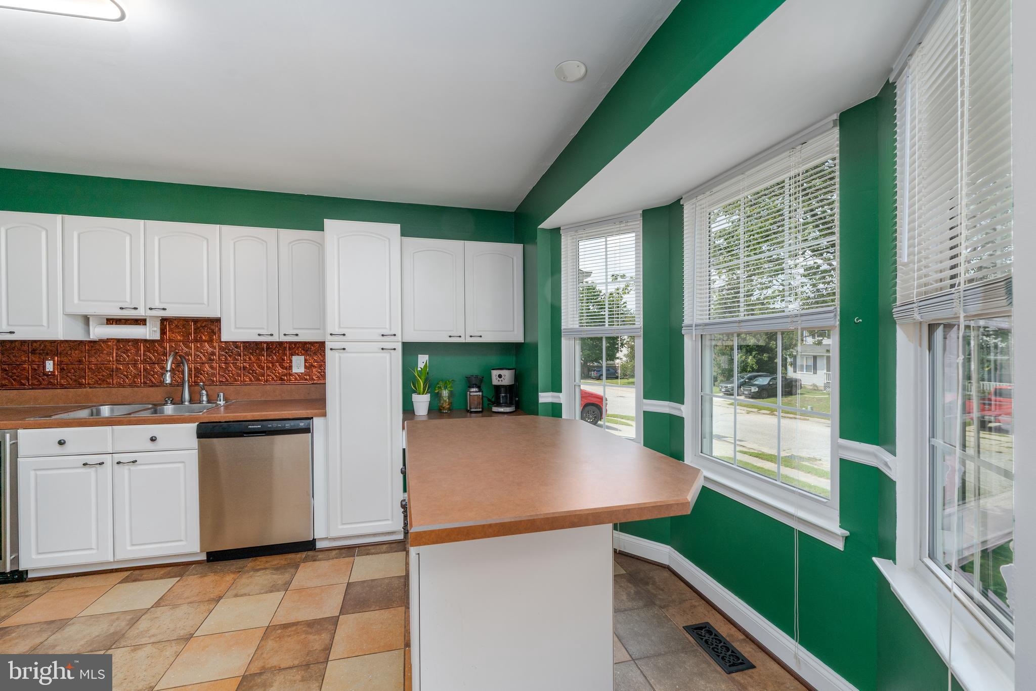 QUEENS PARK - Residential