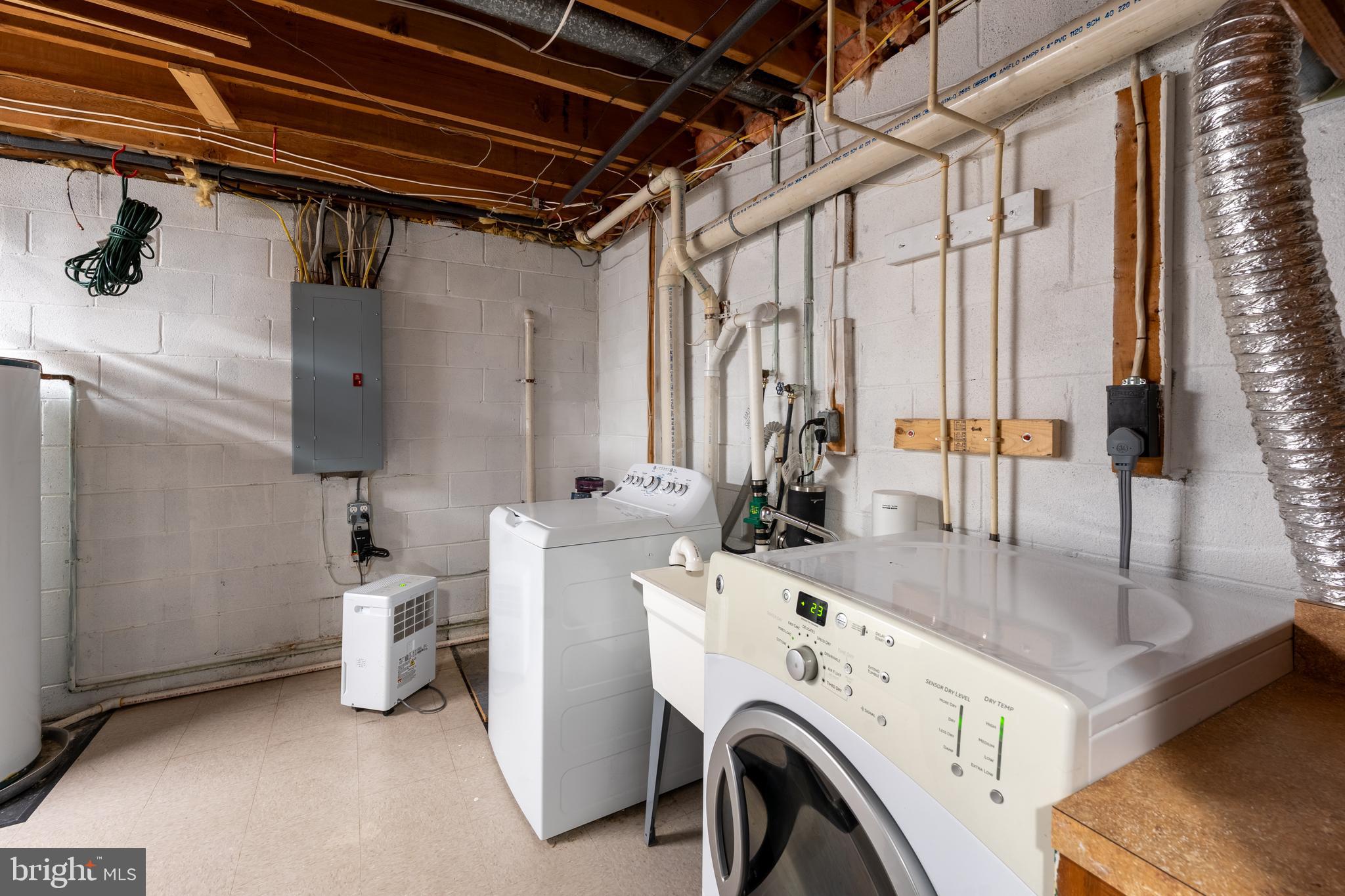 QUEENS PARK - Residential