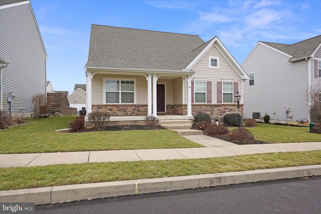 Photo of 37 HONEYSUCKLE DR, MARIETTA, PA 17547 (MLS # PALA2028712)