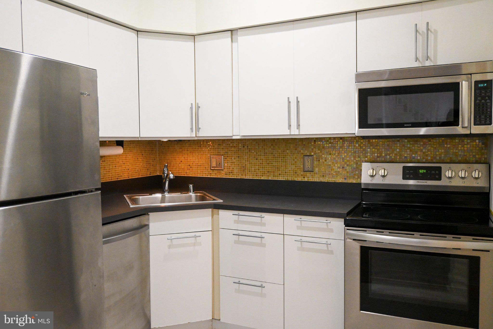 1705 GREEN STREET 11 1707B