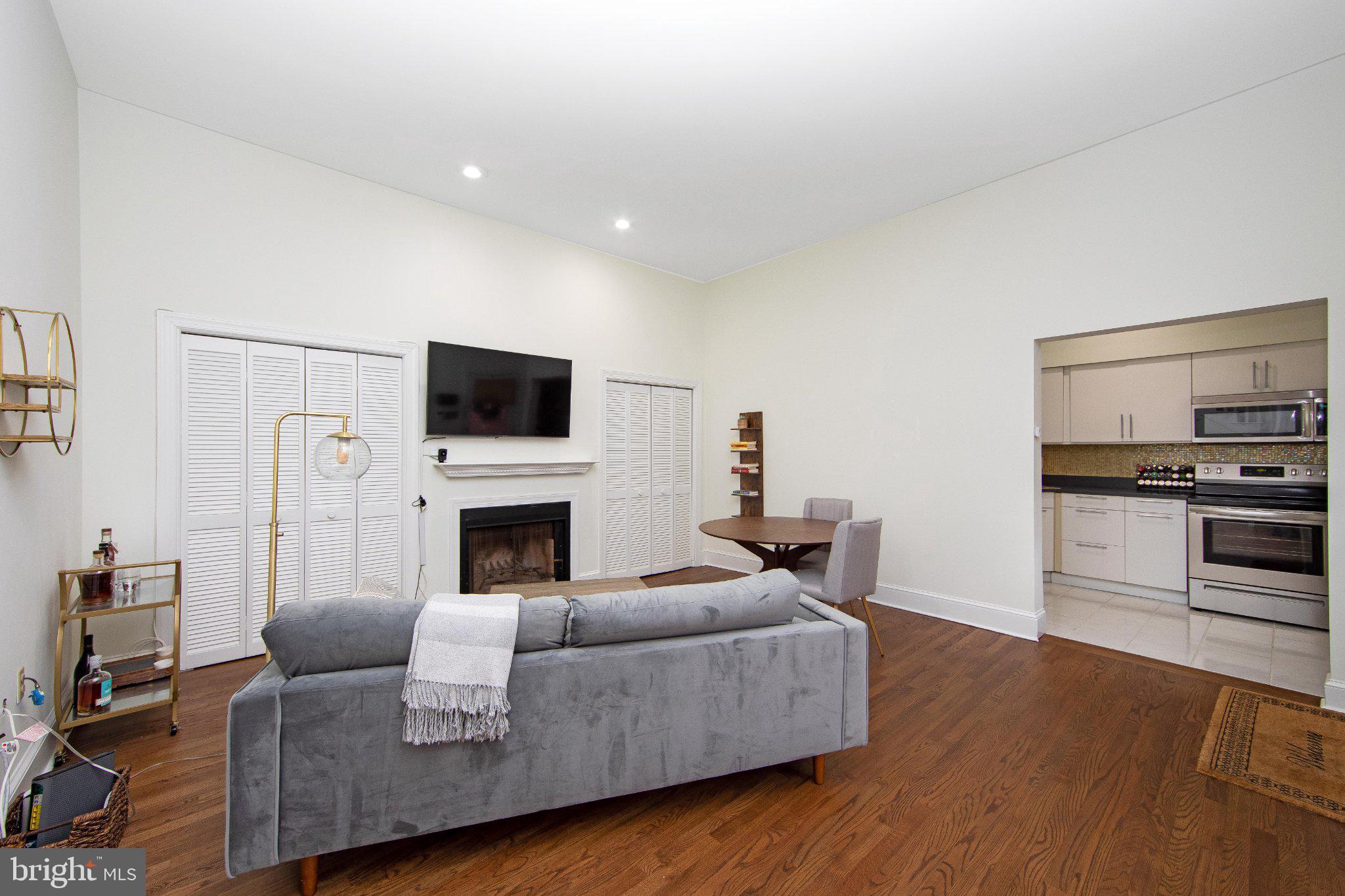 1705 GREEN STREET 11 1707B