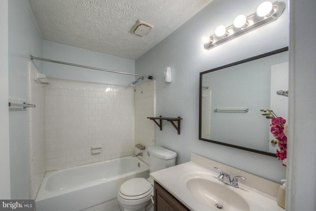 VININGS CONDO - Residential