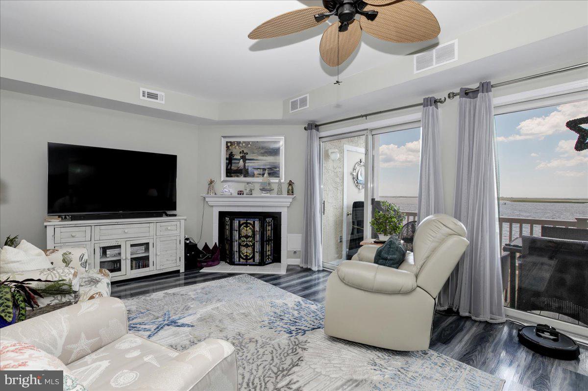 401 BAY SHORE DRIVE 8B