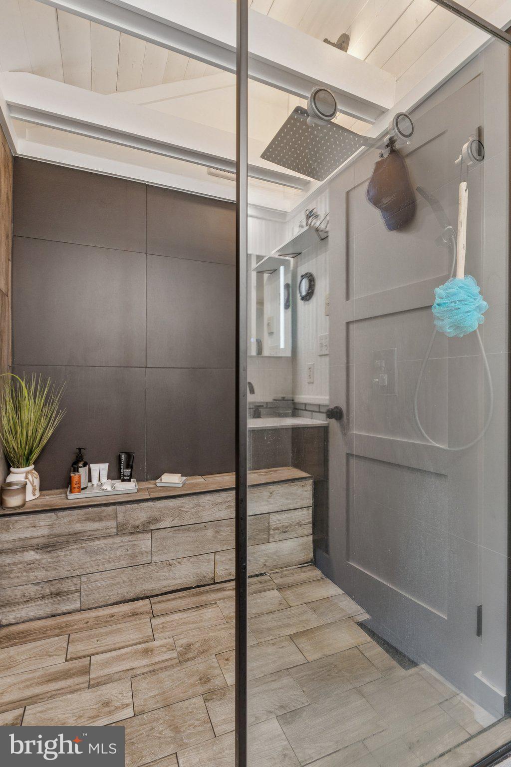 EDGEWATER BEACH - Residential