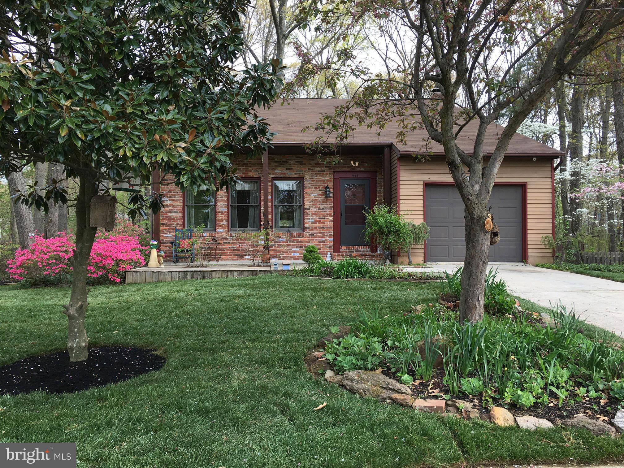 Fresh Landscaping, Shady Trees,Azaleas, Dogwoods.Walk-out Bsmt to Park-like Back yard, Patio,Fire-pit, Outdoor Storage. Fin Bsmt w/ Rec Rm,Pool Table,Woodstove, Laundry Rm, Powder Rm. New Gas Furnace.Eat-in kitchen,Wet bar. Sunroom w/ Skylights.Fam Rm w/ FP. Dining Rm. Liv Rm w/ High Cathedral Ceiling. Bonus Rm.Garage w/ Workbenches & Storage. New Roof. New Paint. Oak,Teak, Bamboo Hardwood Floors.