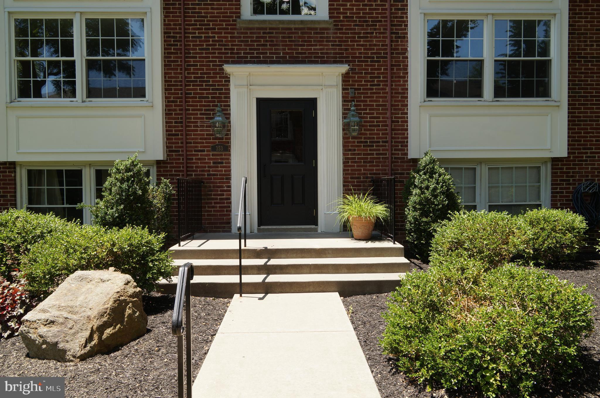 VILLAGES AT HOMELAND - Residential Lease