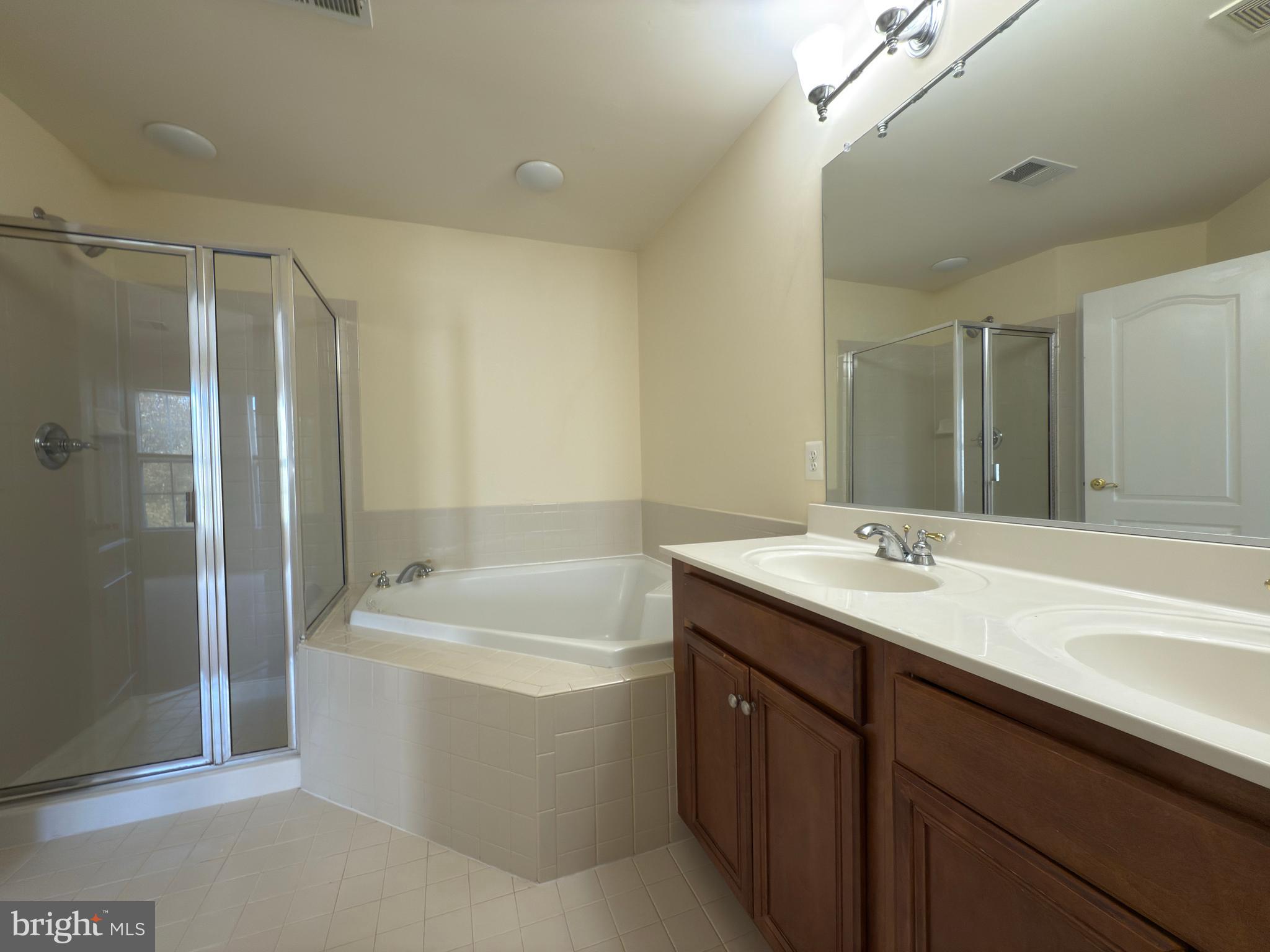 BROADLANDS SOUTH - Residential Lease