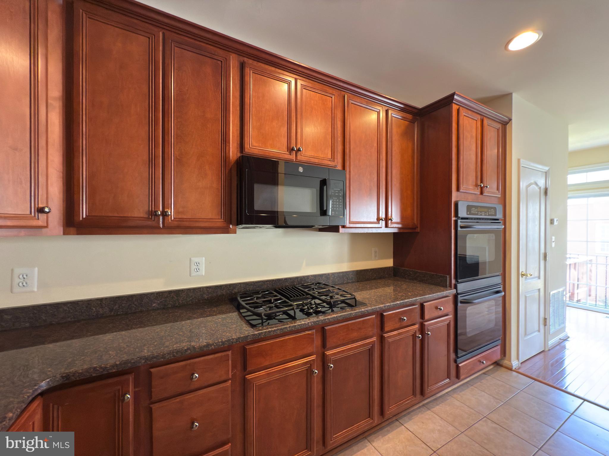 BROADLANDS SOUTH - Residential Lease