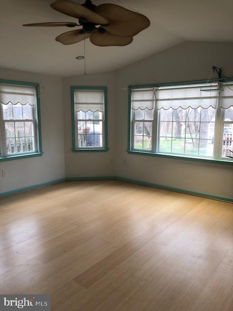 VILLAGE GREEN - Residential