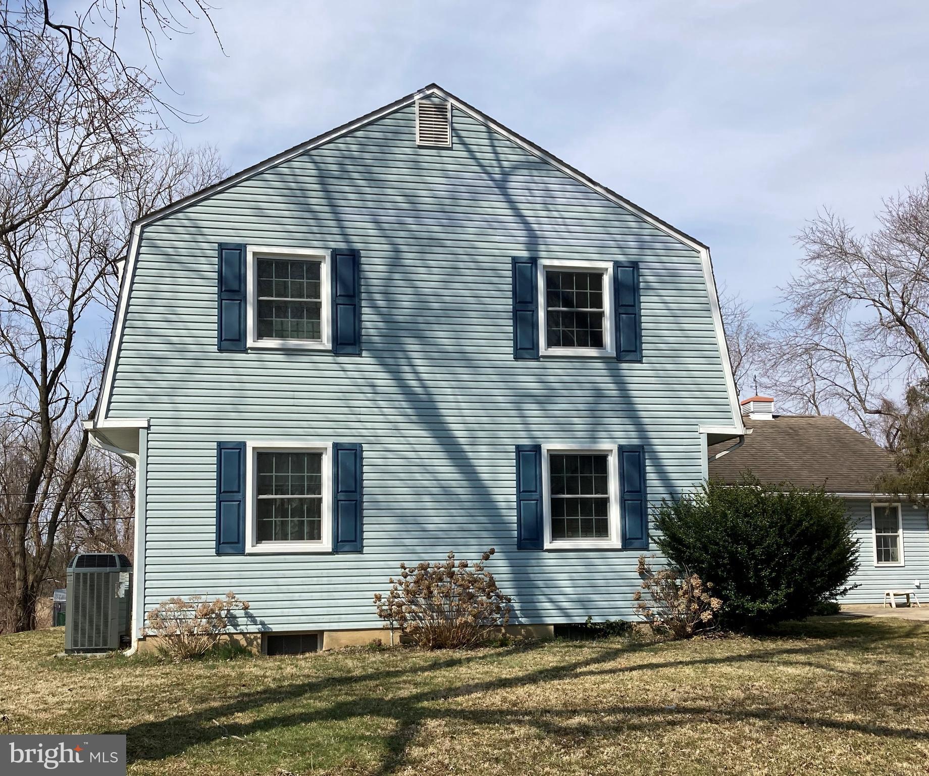 VILLAGE GREEN - Residential