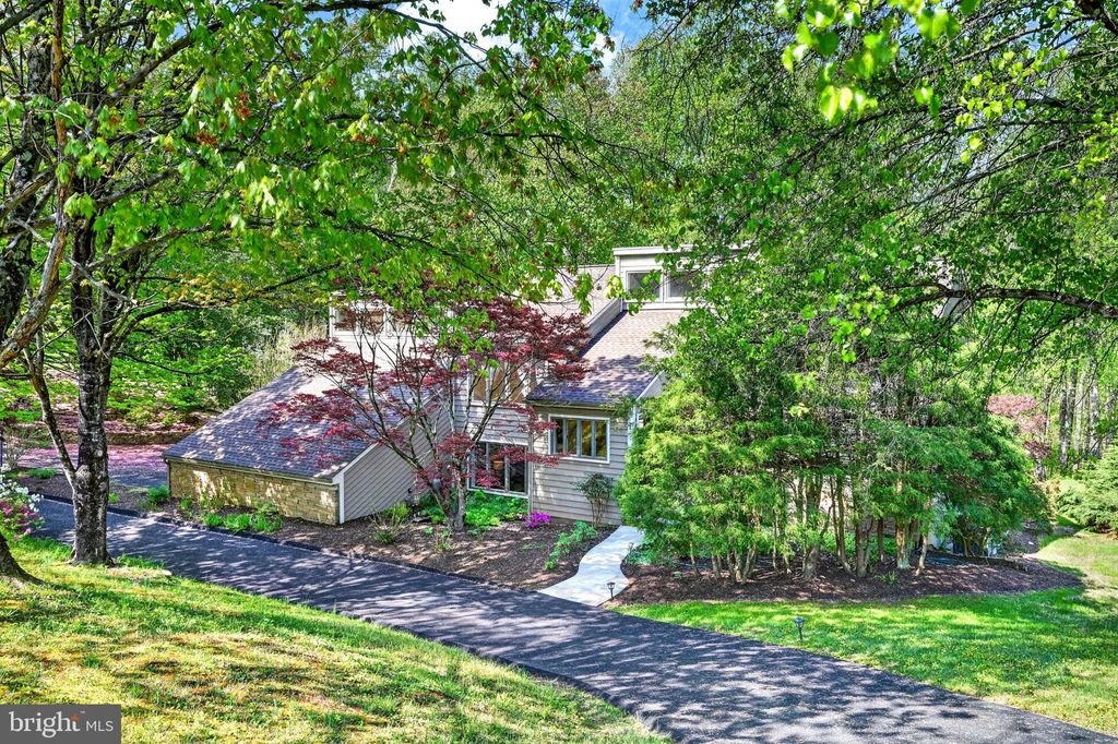 Photo of 16 Seven Springs Court, PHOENIX, MD 21131 (MLS # MDBC2159692)