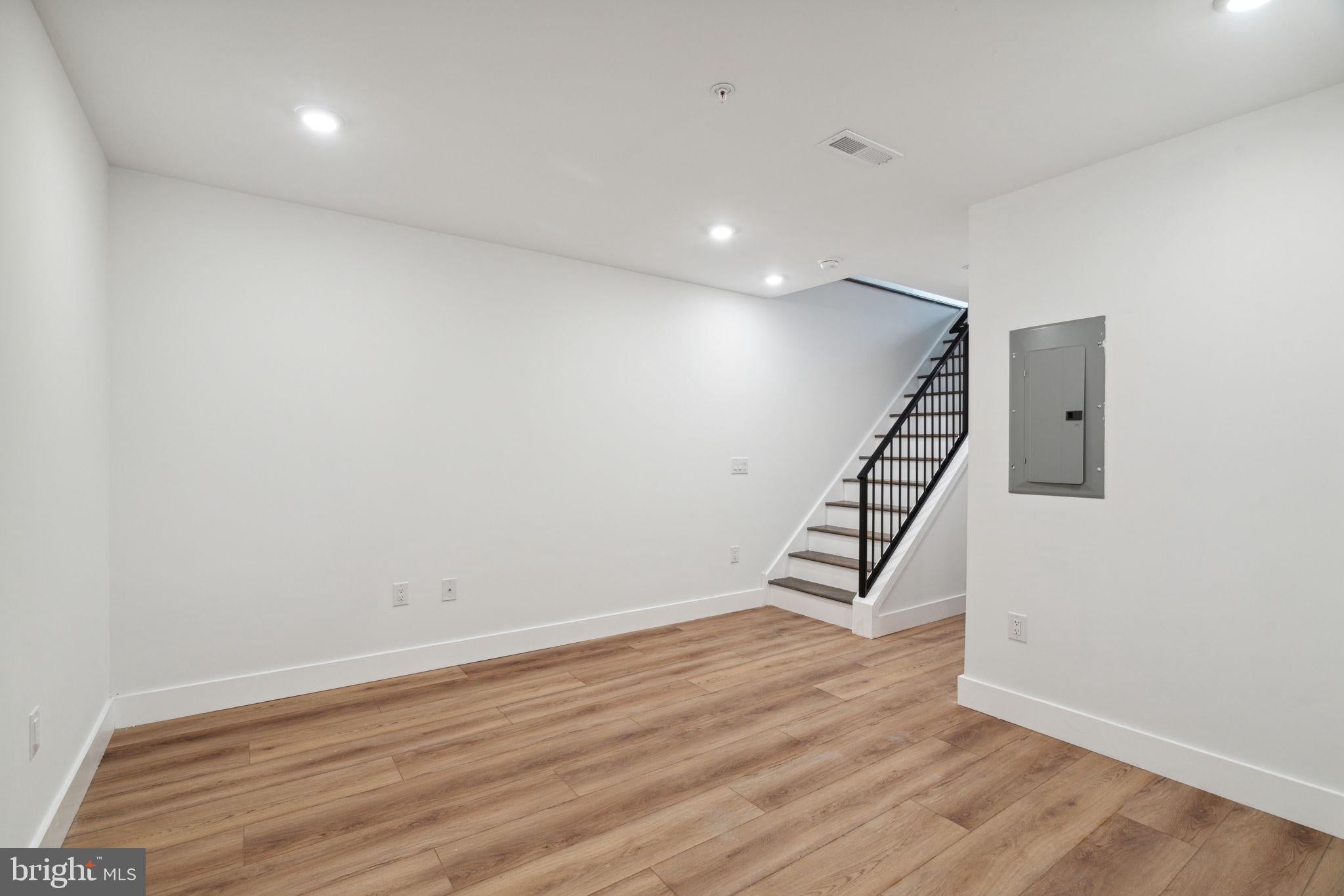 156 W CUMBERLAND STREET