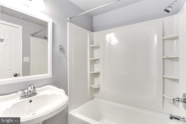 ELIZABETHS LANDING - Residential