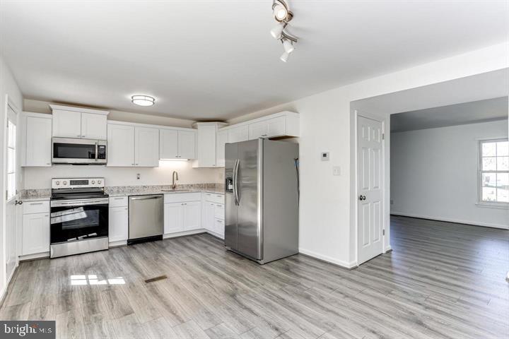 ELIZABETHS LANDING - Residential