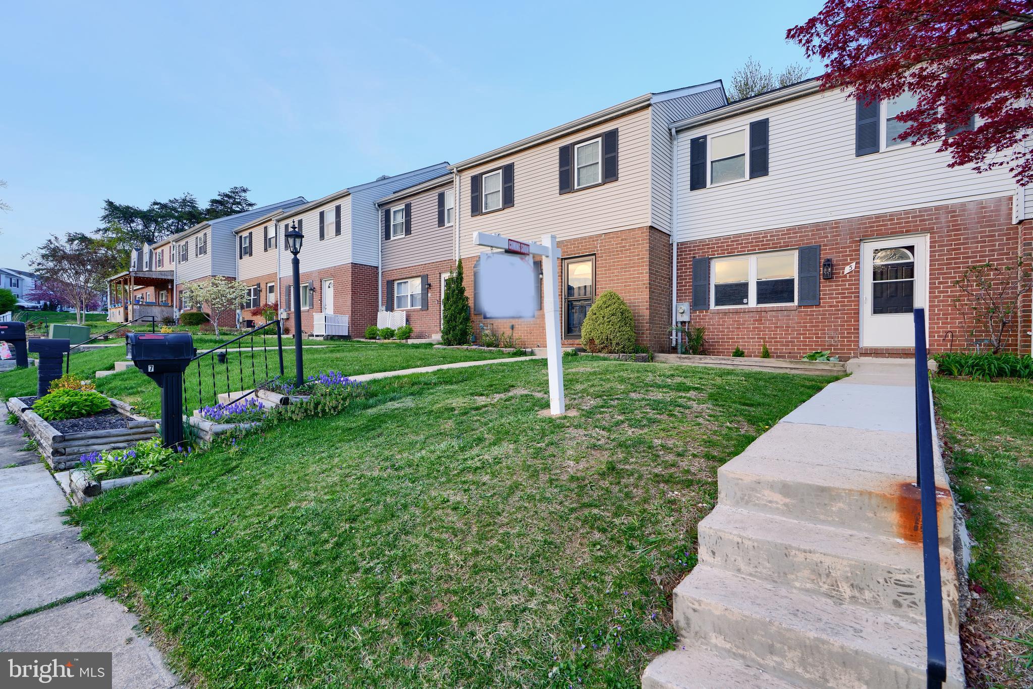 5 BROADLEAF COURT