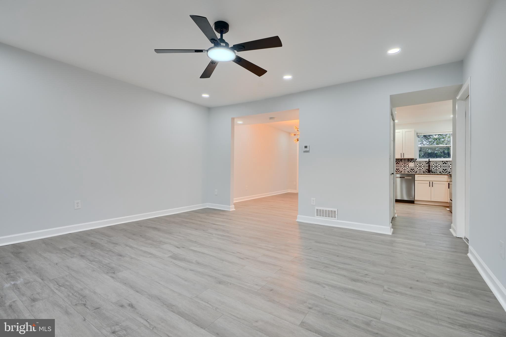 5 BROADLEAF COURT