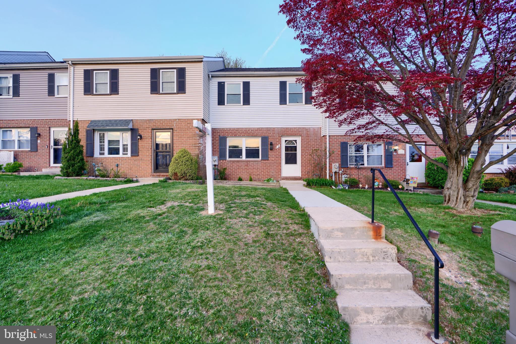 5 BROADLEAF COURT