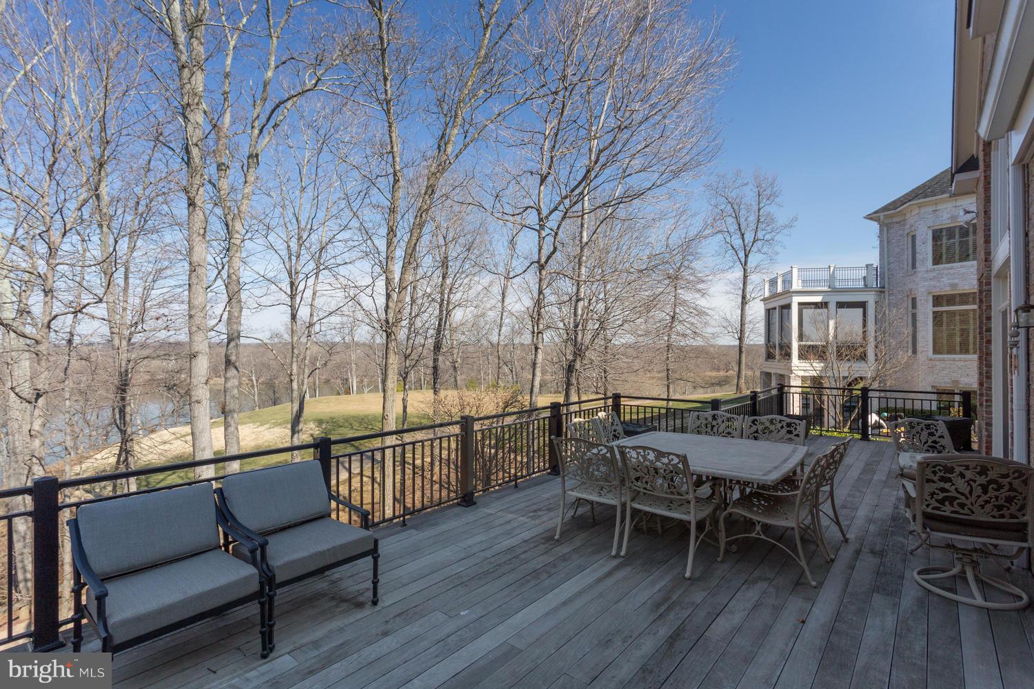 RIVER CREEK - Residential