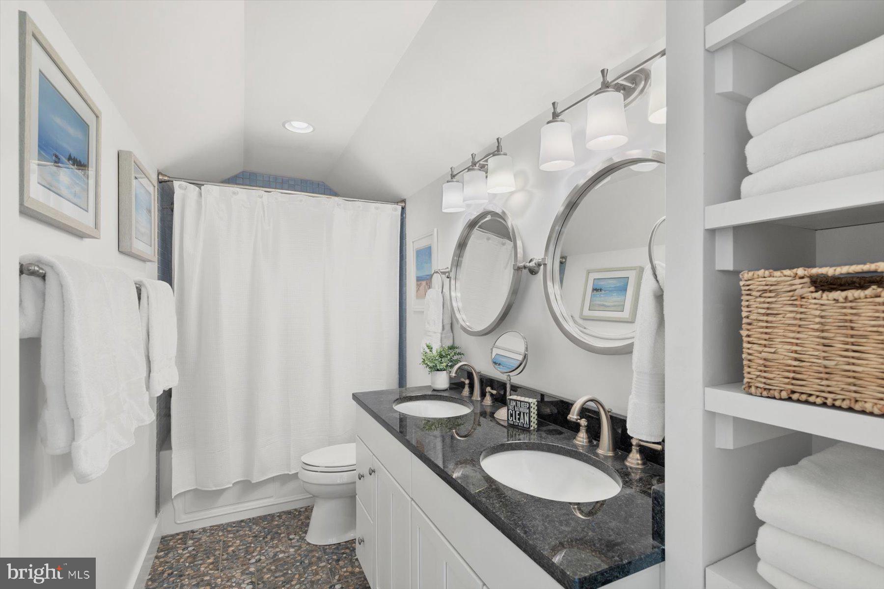 KINGS GRANT - Residential