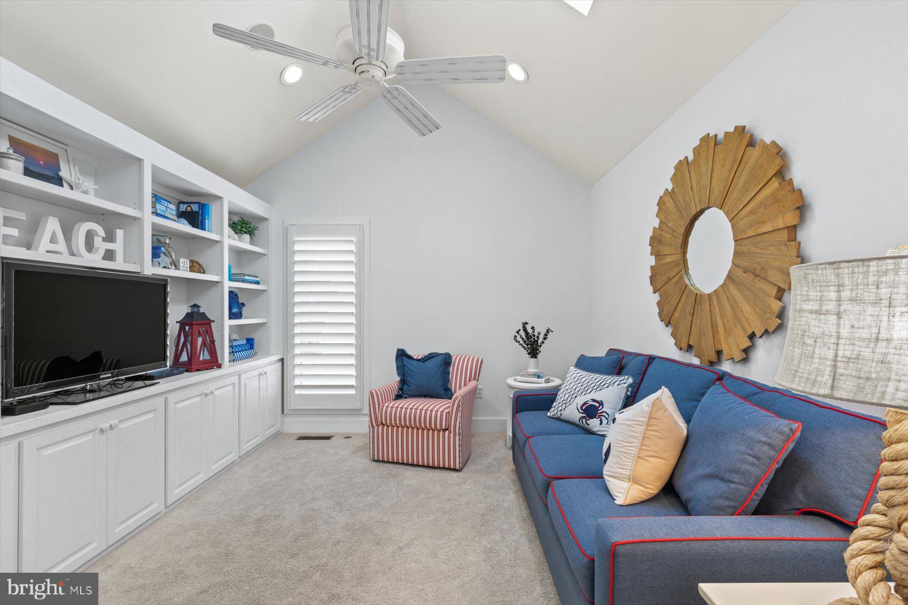 KINGS GRANT - Residential