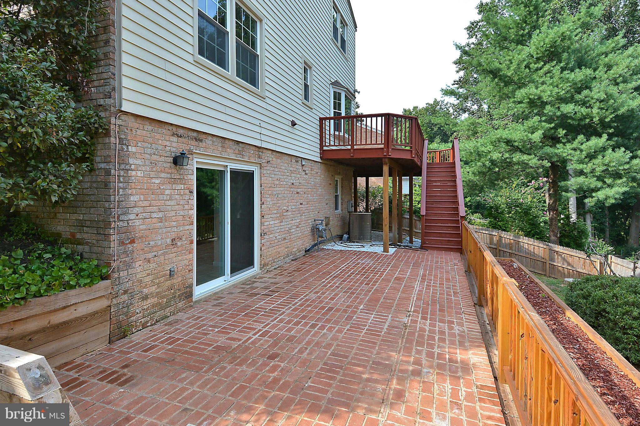 MC LEAN HAMLET - Residential