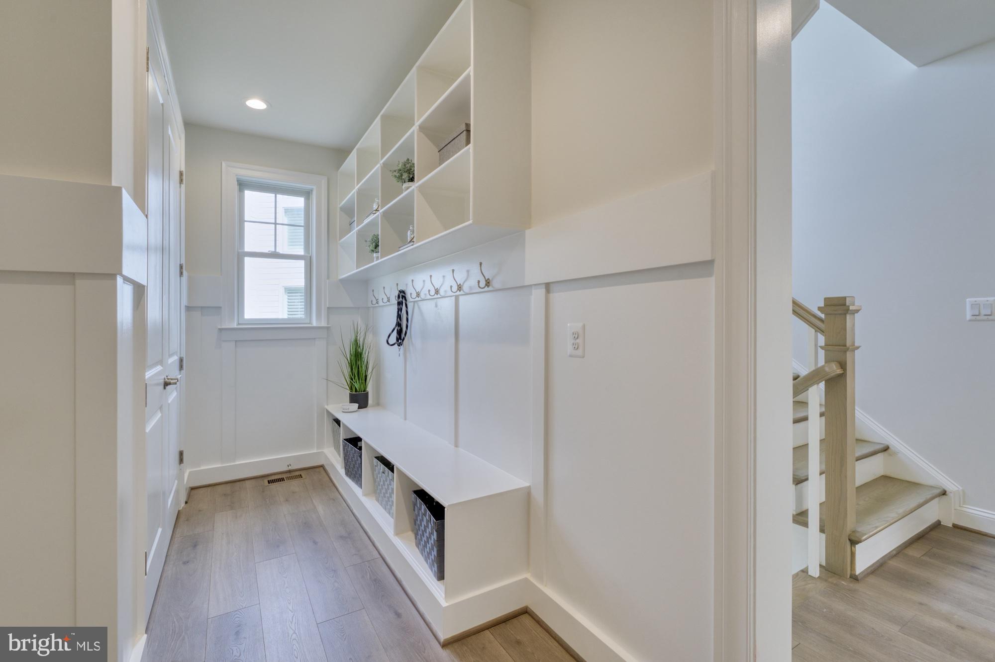 MCLEAN ESTATES - Residential