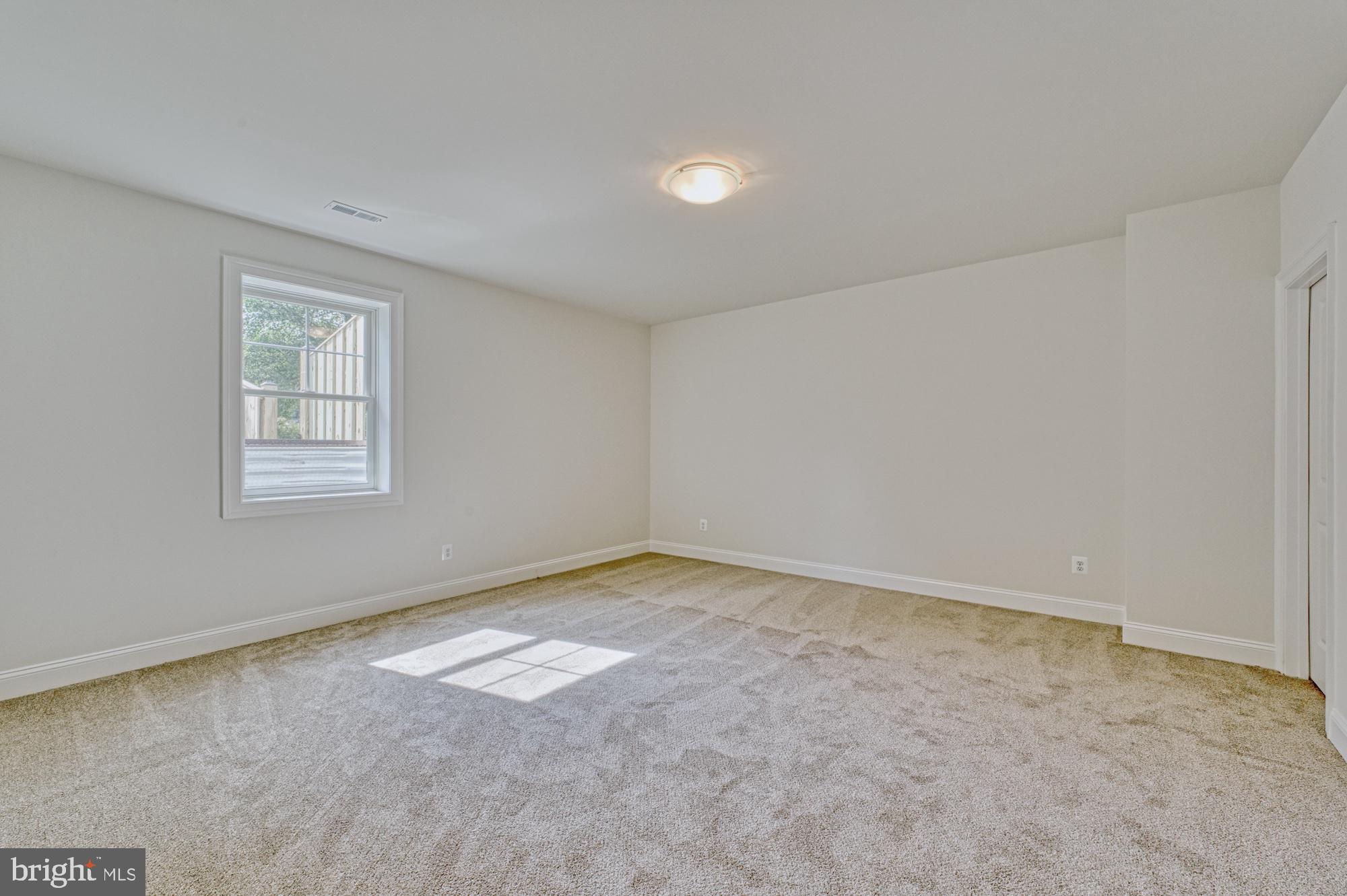 MCLEAN ESTATES - Residential