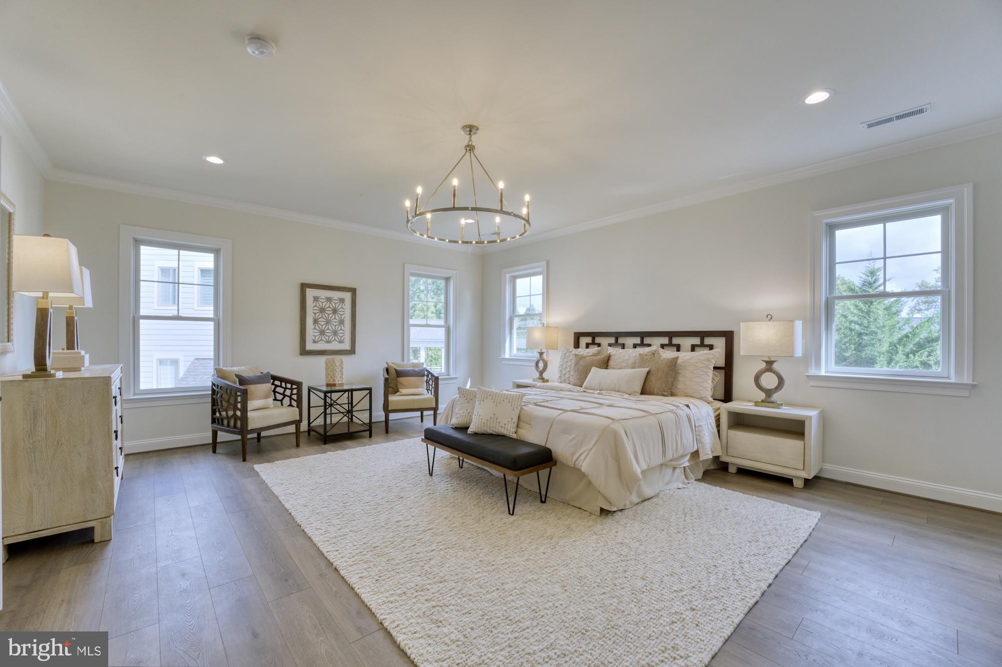 MCLEAN ESTATES - Residential