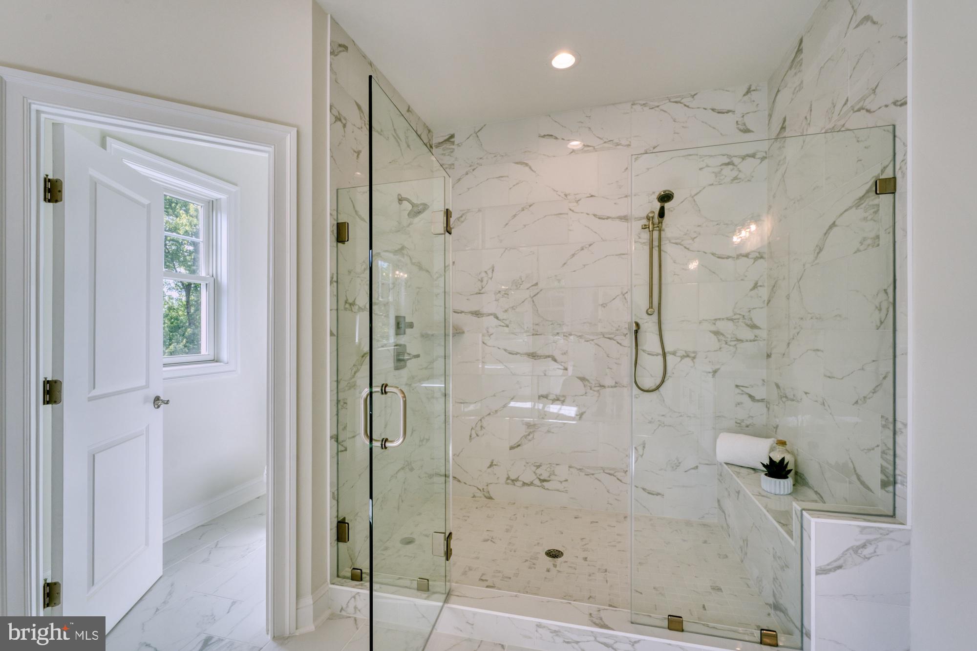 MCLEAN ESTATES - Residential