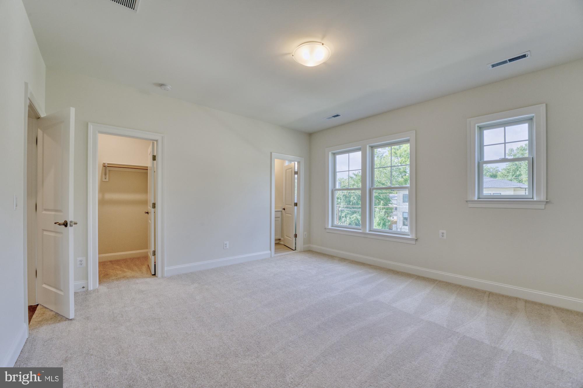 MCLEAN ESTATES - Residential