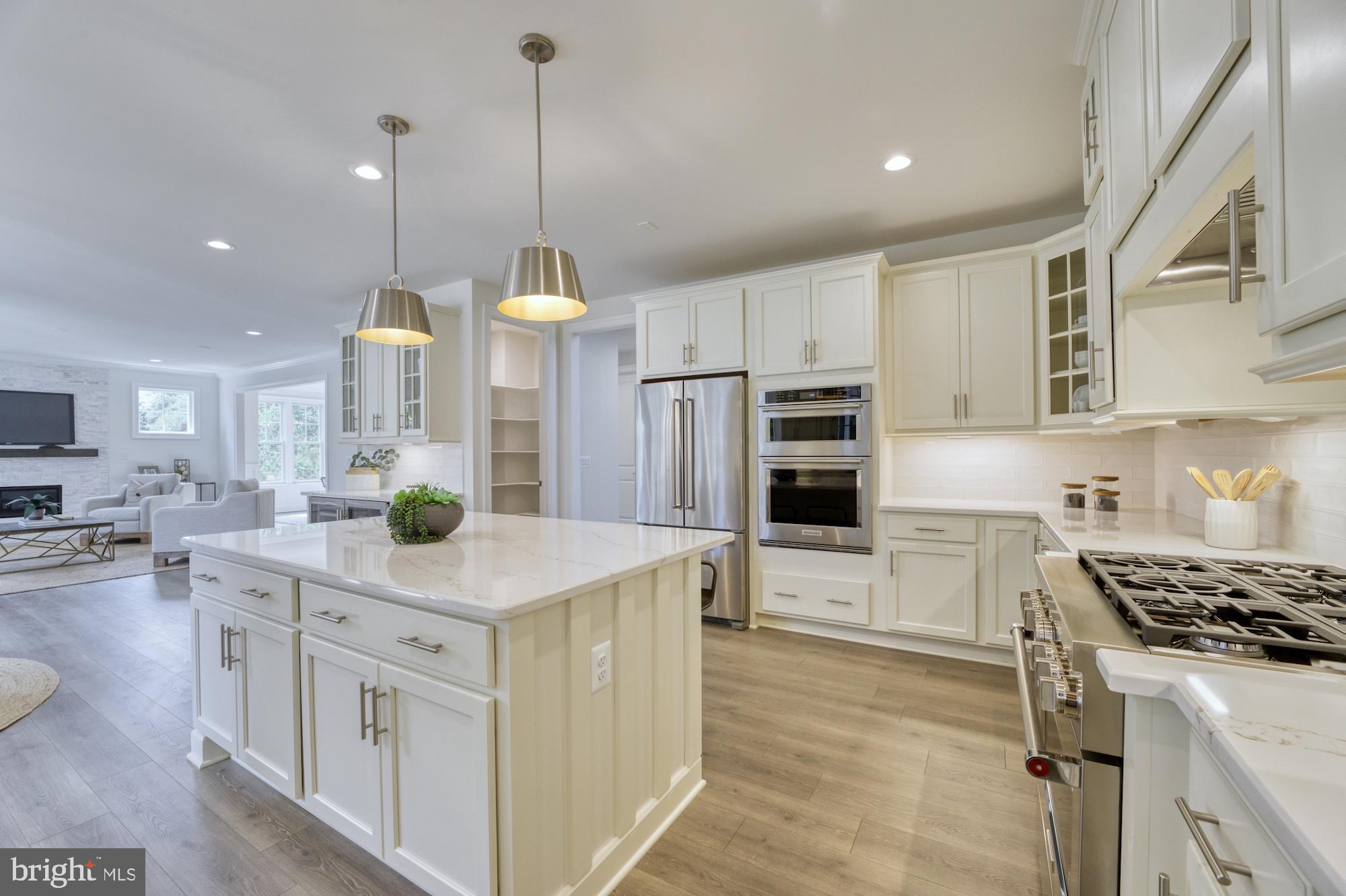 MCLEAN ESTATES - Residential