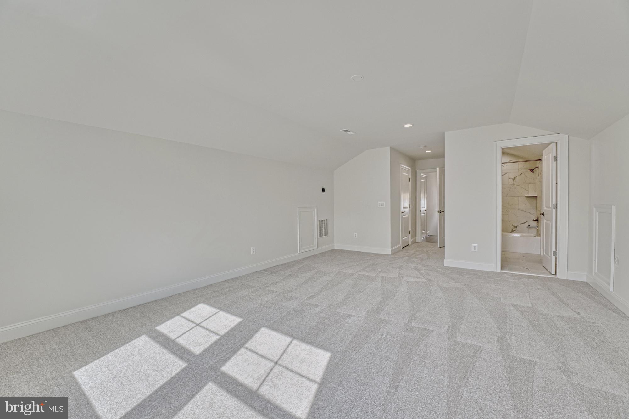 MCLEAN ESTATES - Residential