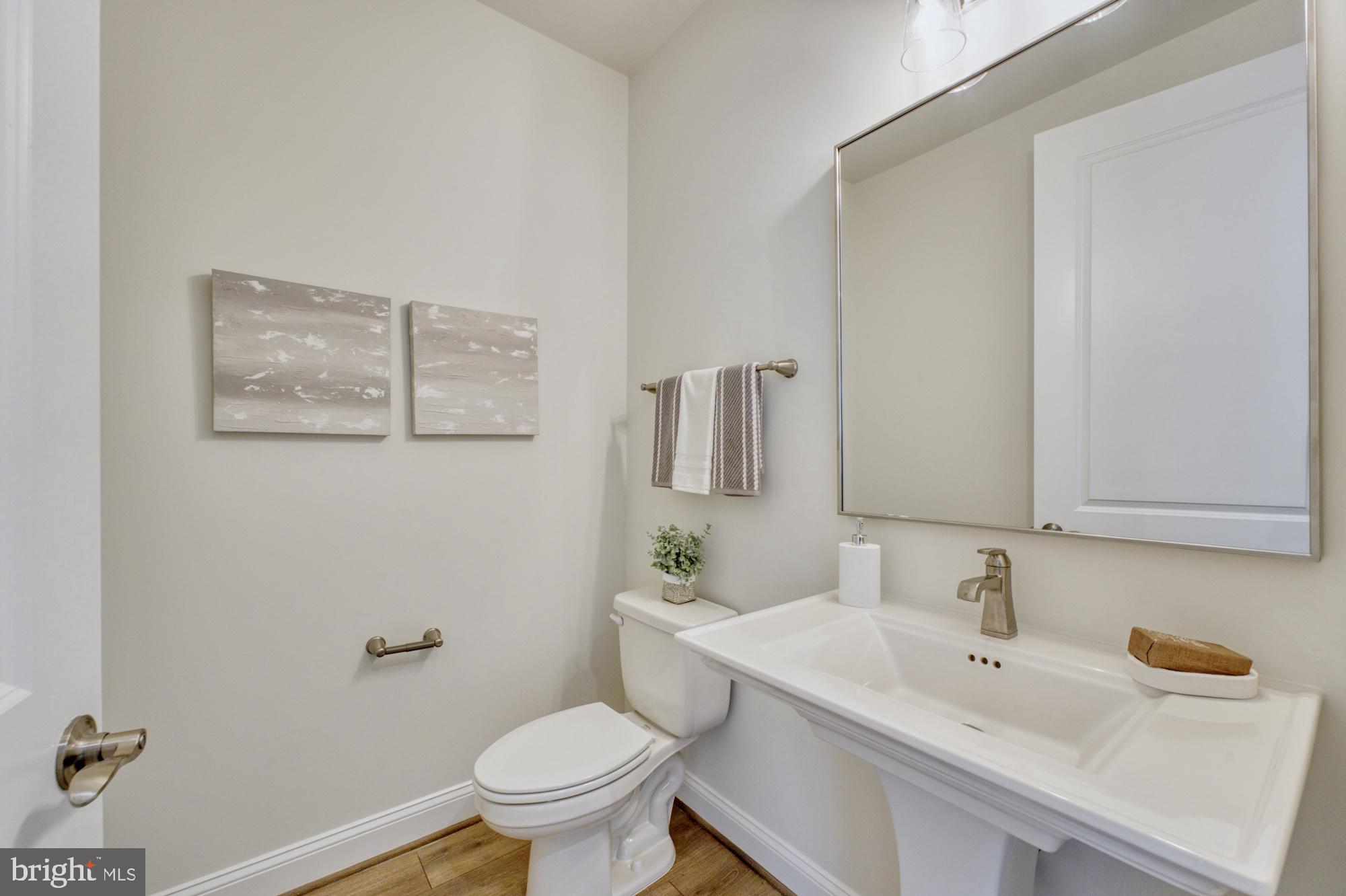 MCLEAN ESTATES - Residential