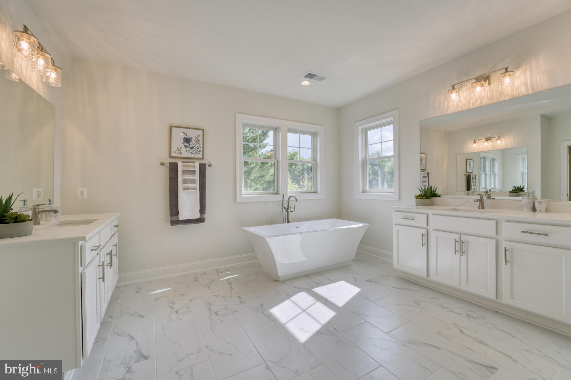 MCLEAN ESTATES - Residential