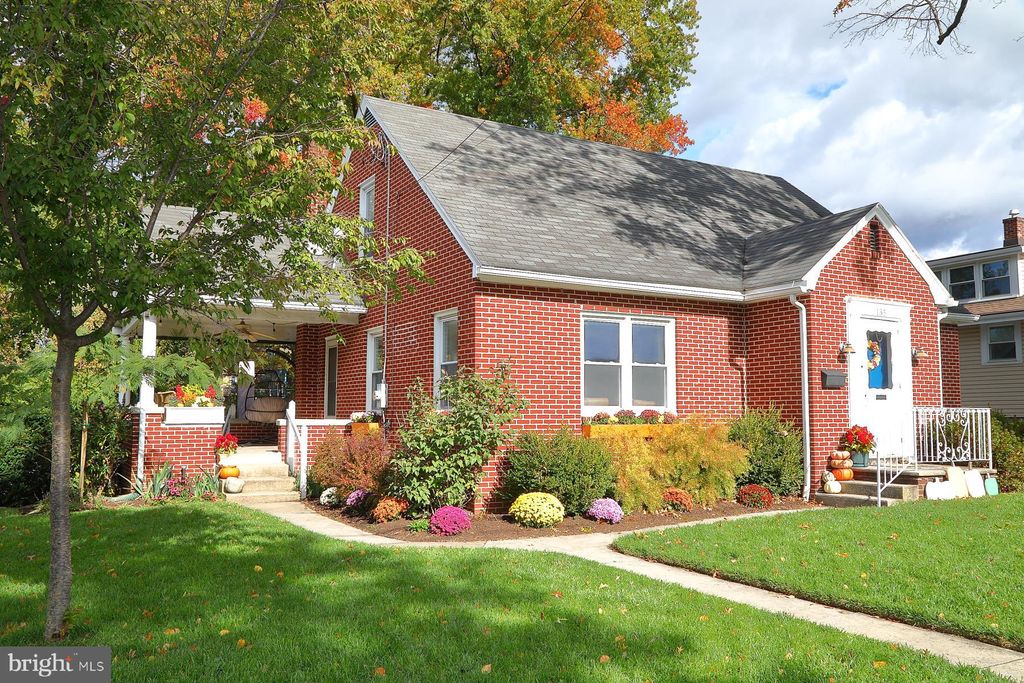 Photo of 135 E Orange Street, ELIZABETHTOWN, PA 17022 (MLS # PALA2078222)